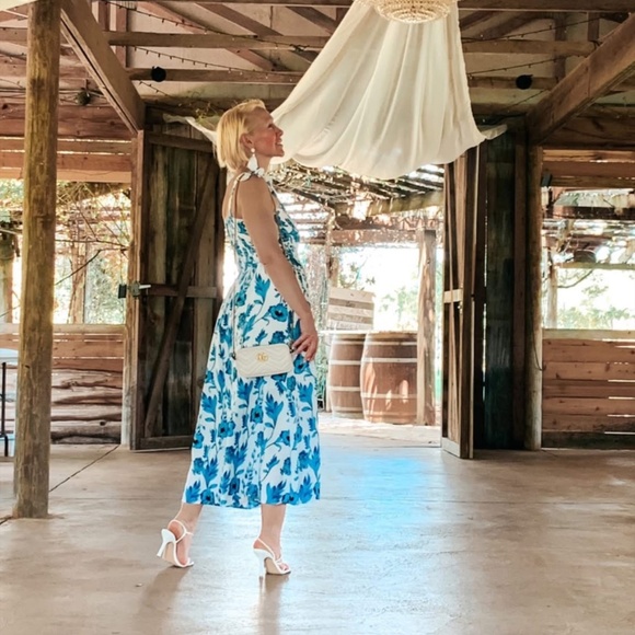 Dress - Picture 5 of 10